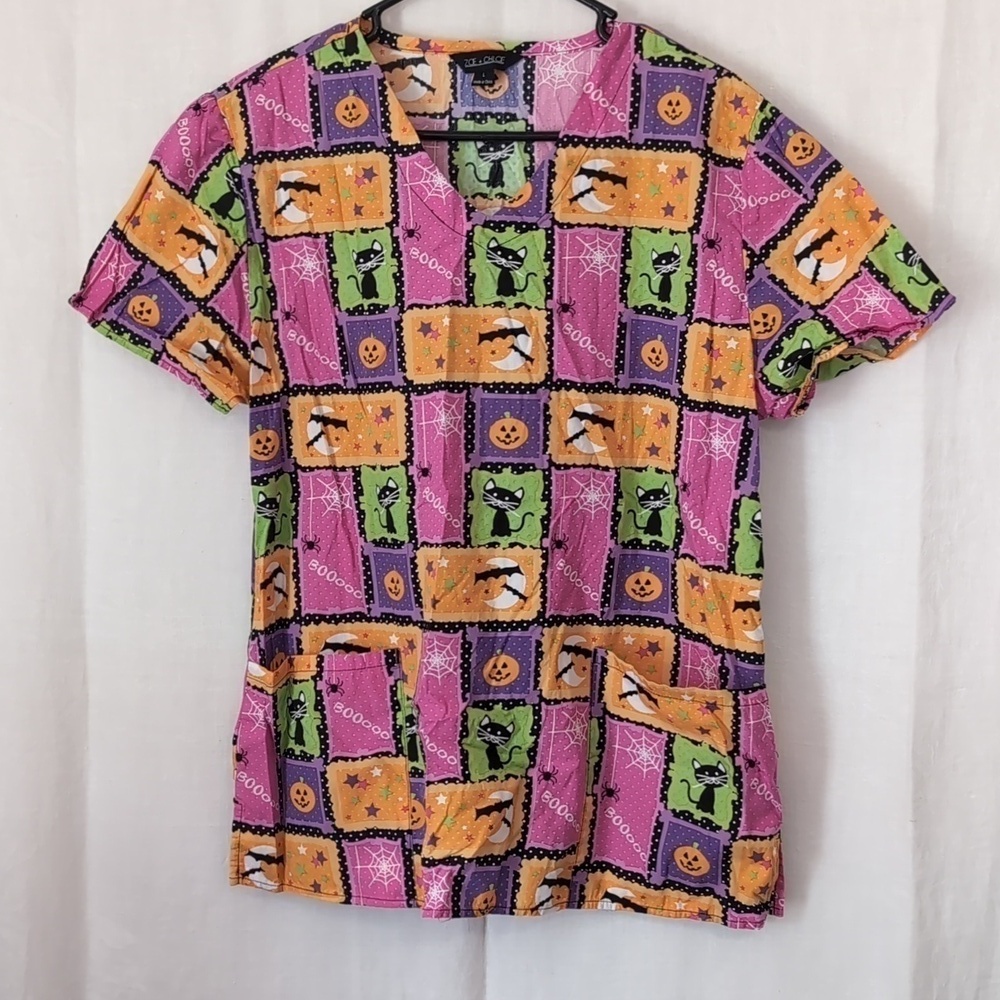 Zoe and Chloe Orange Pink Halloween Theme Scrub Top Size Large